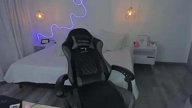 Snapshot of Noahcryptic chatting on January 14, 2026, 4:29 am Noahcryptic online show from January 14, 2026, 4:29 am