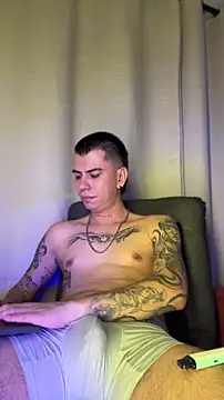 Snapshot of chris_suarez chatting on June 20, 2026, 3:53 am chris suarez online show from June 20, 2026, 3:53 am