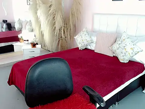 nathalialoes1 online show from November 19, 2025, 6:52 pm