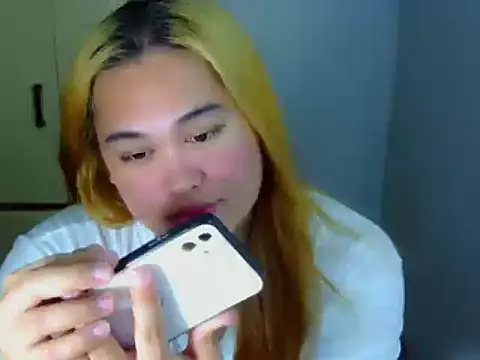 Annierose ts online show from February 17, 2026, 8:04 pm