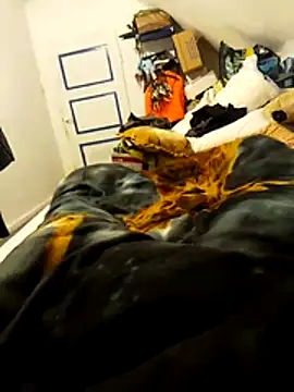 Snapshot of chrisdic27 chatting on February 22, 2026, 6:35 am chrisdic27 online show from February 22, 2026, 6:35 am