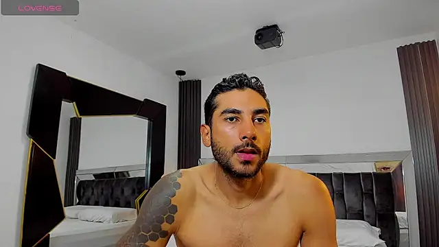 Snapshot of MARC_THOMPSON_ chatting on November 9, 2025, 2:54 am MARC THOMPSON online show from November 9, 2025, 2:54 am