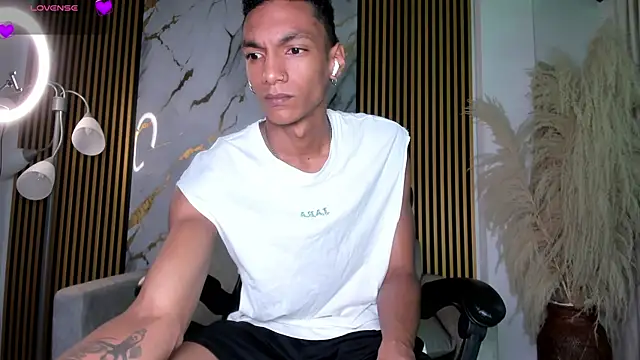 Snapshot of JulienSaint chatting on July 11, 2026, 11:46 am JulienSaint online show from July 11, 2026, 11:46 am