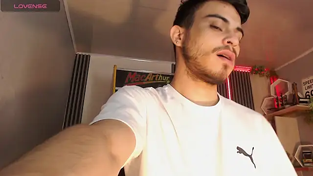 Bastian MCcormick online show from December 14, 2025, 11:59 am