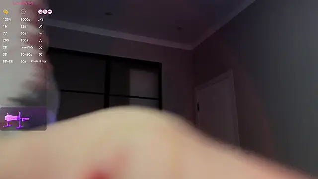 lunajii online show from October 15, 2025, 7:14 pm