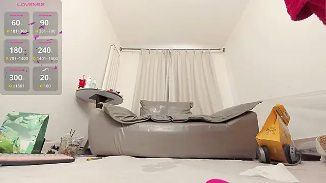 fox-yiyi online show from October 18, 2025, 7:53 am