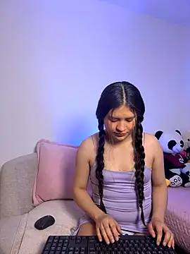 Emilyybennet  online show from November 21, 2025, 8:02 am