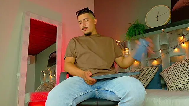 MrFox   online show from February 17, 2026, 7:42 pm