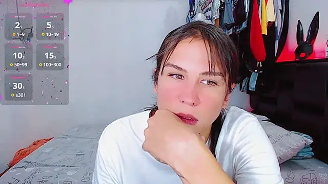 Snapshot of Azley_sweet chatting on June 24, 2026, 2:27 pm Azley sweet online show from June 24, 2026, 2:27 pm