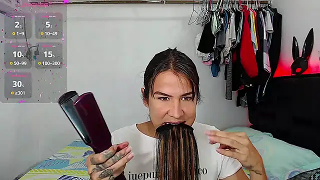 Snapshot of Azley_sweet chatting on June 30, 2026, 1:01 pm Azley sweet online show from June 30, 2026, 1:01 pm