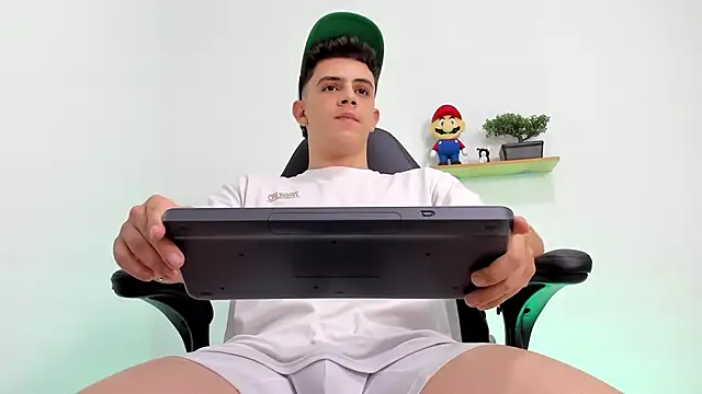 Mikecooper online show from November 5, 2025, 3:06 am