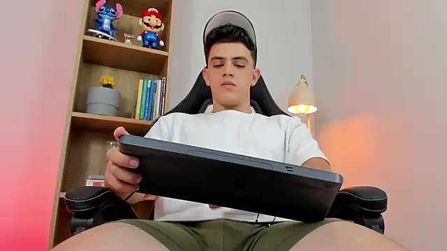 Mikecooper online show from March 19, 2026, 4:38 am