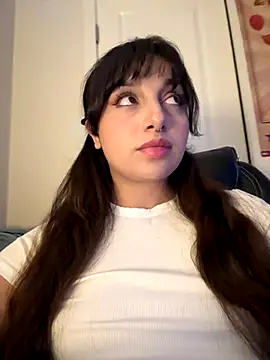 CharmingMaddie online show from November 11, 2025, 4:12 am