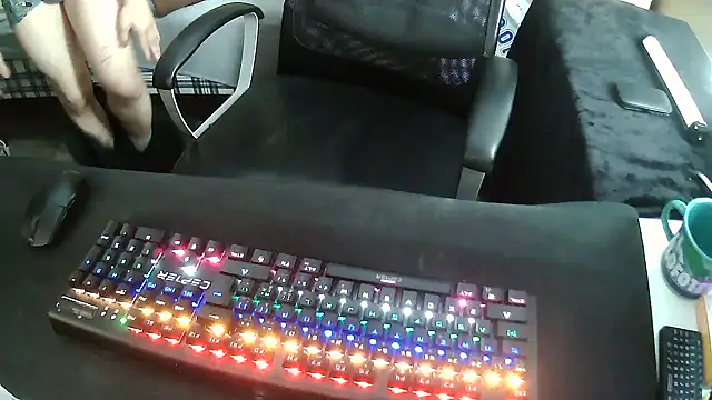 Snapshot of solooboy18 chatting on September 24, 2025, 12:41 pm solooboy18 online show from September 24, 2025, 12:41 pm