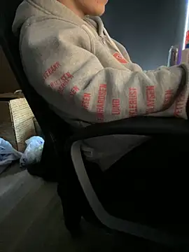 Snapshot of solooboy18 chatting on September 28, 2025, 11:48 am solooboy18 online show from September 28, 2025, 11:48 am