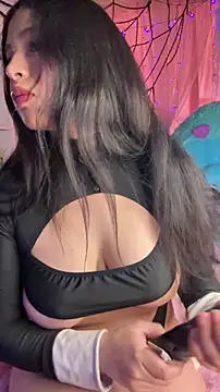 emma fiore4  online show from October 21, 2025, 2:18 pm