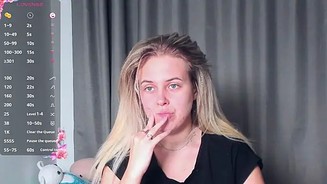 AngelAnty online show from November 3, 2025, 3:24 pm