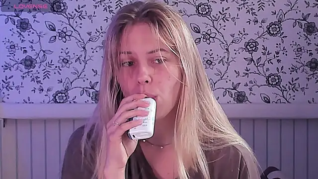 Snapshot of AngelAnty chatting on July 5, 2026, 1:29 pm AngelAnty online show from July 5, 2026, 1:29 pm