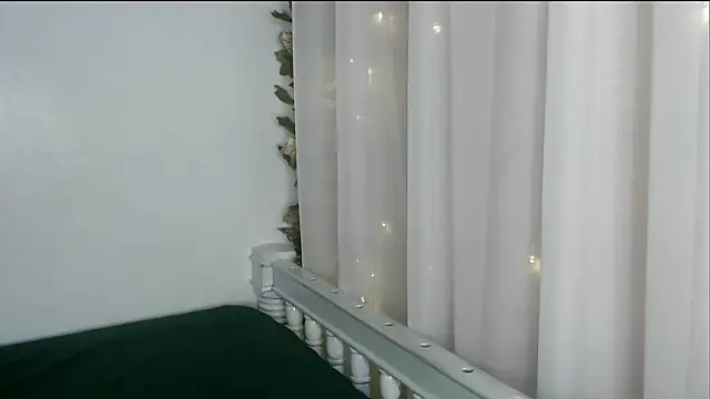 Snapshot of angelainparis28 chatting on September 21, 2025, 4:03 am angelainparis28 online show from September 21, 2025, 4:03 am