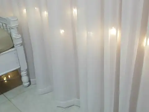Snapshot of angelainparis28 chatting on September 28, 2025, 5:13 am angelainparis28 online show from September 28, 2025, 5:13 am