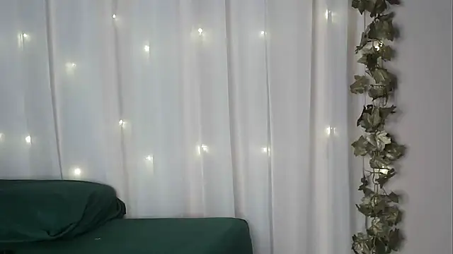 Snapshot of angelainparis28 chatting on October 2, 2025, 5:36 am angelainparis28 online show from October 2, 2025, 5:36 am
