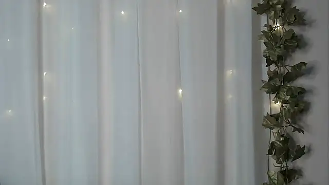 Snapshot of angelainparis28 chatting on October 6, 2025, 12:52 am angelainparis28 online show from October 6, 2025, 12:52 am