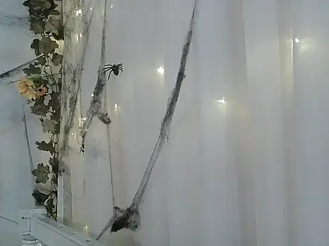 Snapshot of angelainparis28 chatting on October 27, 2025, 6:06 am angelainparis28 online show from October 27, 2025, 6:06 am