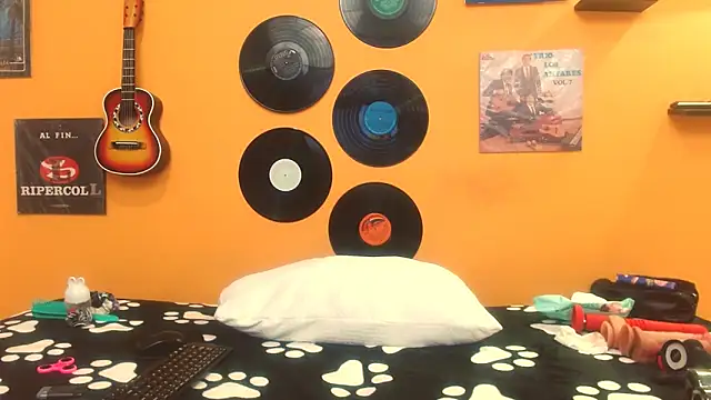 meisevil77 online show from September 26, 2025, 2:26 am