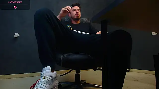 EnzoRace online show from October 12, 2025, 4:55 am