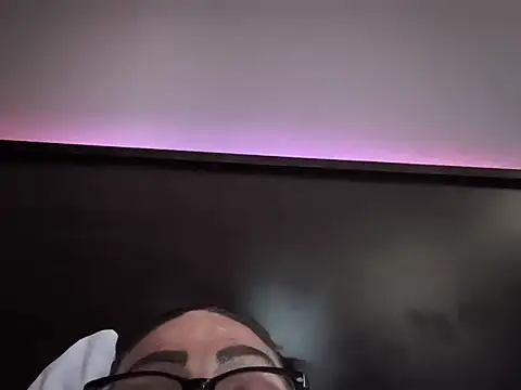 SparklesB1tch online show from June 20, 2026, 5:05 pm