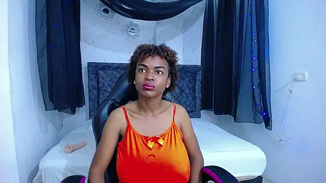 mia  thomson  online show from October 22, 2025, 12:38 pm