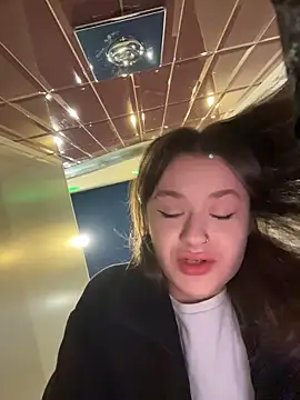 KittyQueeny online show from October 16, 2025, 2:07 pm