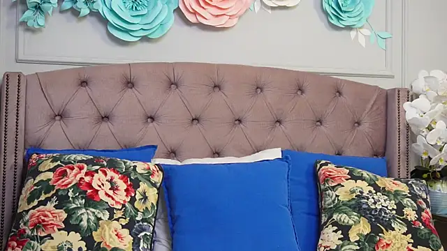 JenniferLovve online show from October 17, 2025, 3:20 am