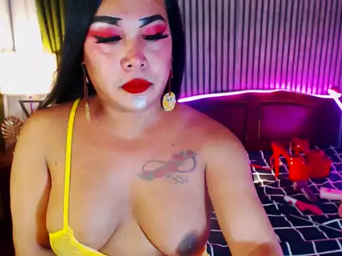 Snapshot of CumFactoryLuna chatting on April 26, 2026, 9:51 am CumFactoryLuna online show from April 26, 2026, 9:51 am