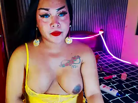 Snapshot of CumFactoryLuna chatting on May 9, 2026, 12:10 pm CumFactoryLuna online show from May 9, 2026, 12:10 pm