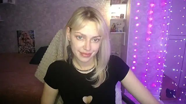 NickyAdamidi online show from October 25, 2025, 5:51 pm