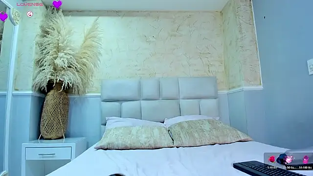 CristineCaru online show from February 5, 2026, 11:37 am