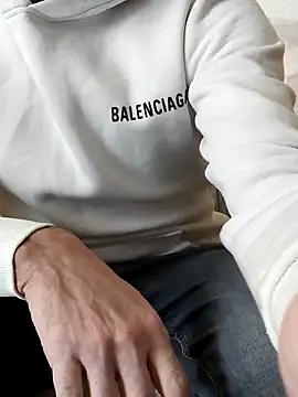 Snapshot of hotmen83 chatting on January 18, 2026, 12:53 pm hotmen83 online show from January 18, 2026, 12:53 pm