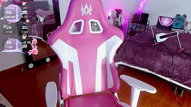 larah uwu online show from September 25, 2025, 7:50 pm