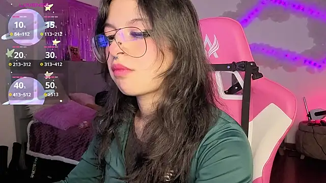 larah uwu online show from February 4, 2026, 10:15 pm