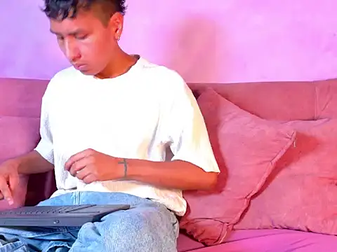 spicy adonhis online show from April 22, 2026, 1:12 pm