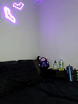 HarleyDemon666 online show from November 16, 2025, 11:43 pm