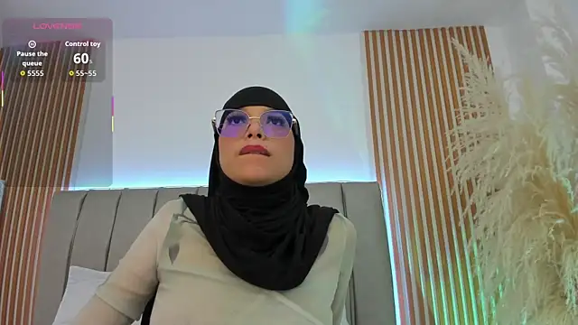 naishaa  online show from November 29, 2025, 6:22 pm