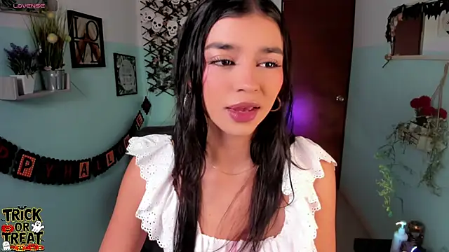 Snapshot of Elsa_Pataky chatting on October 28, 2025, 2:20 pm Elsa Pataky online show from October 28, 2025, 2:20 pm