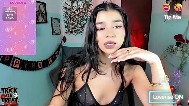 Snapshot of Elsa_Pataky chatting on October 31, 2025, 2:18 pm Elsa Pataky online show from October 31, 2025, 2:18 pm