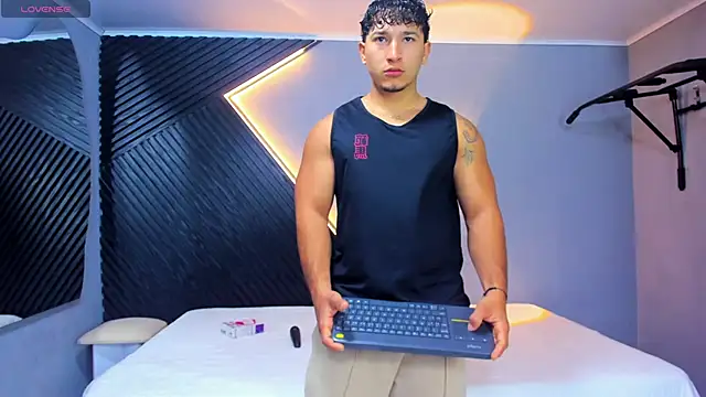 Horny nick18 online show from April 13, 2026, 4:12 pm