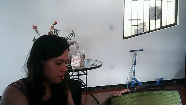Snapshot of MiaRobertz_ chatting on June 11, 2026, 7:34 pm MiaRobertz online show from June 11, 2026, 7:34 pm