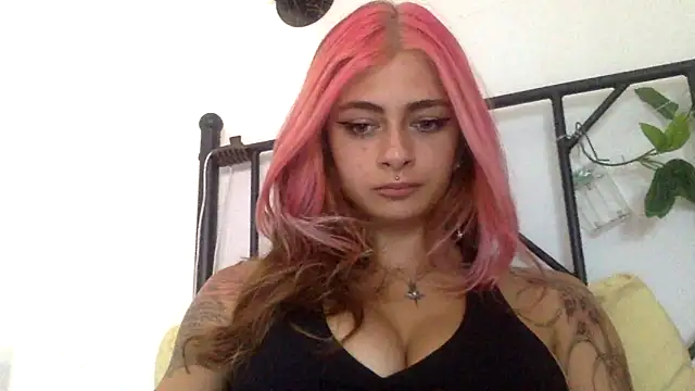 Snapshot of piccolaflo chatting on June 21, 2026, 11:24 am piccolaflo online show from June 21, 2026, 11:24 am