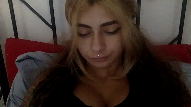 Snapshot of piccolaflo chatting on July 21, 2026, 10:06 am piccolaflo online show from July 21, 2026, 10:06 am