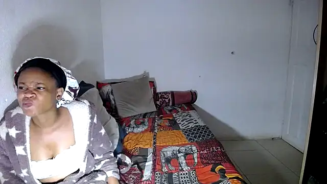 Snapshot of EbonyEssence chatting on April 11, 2026, 4:28 am EbonyEssence online show from April 11, 2026, 4:28 am